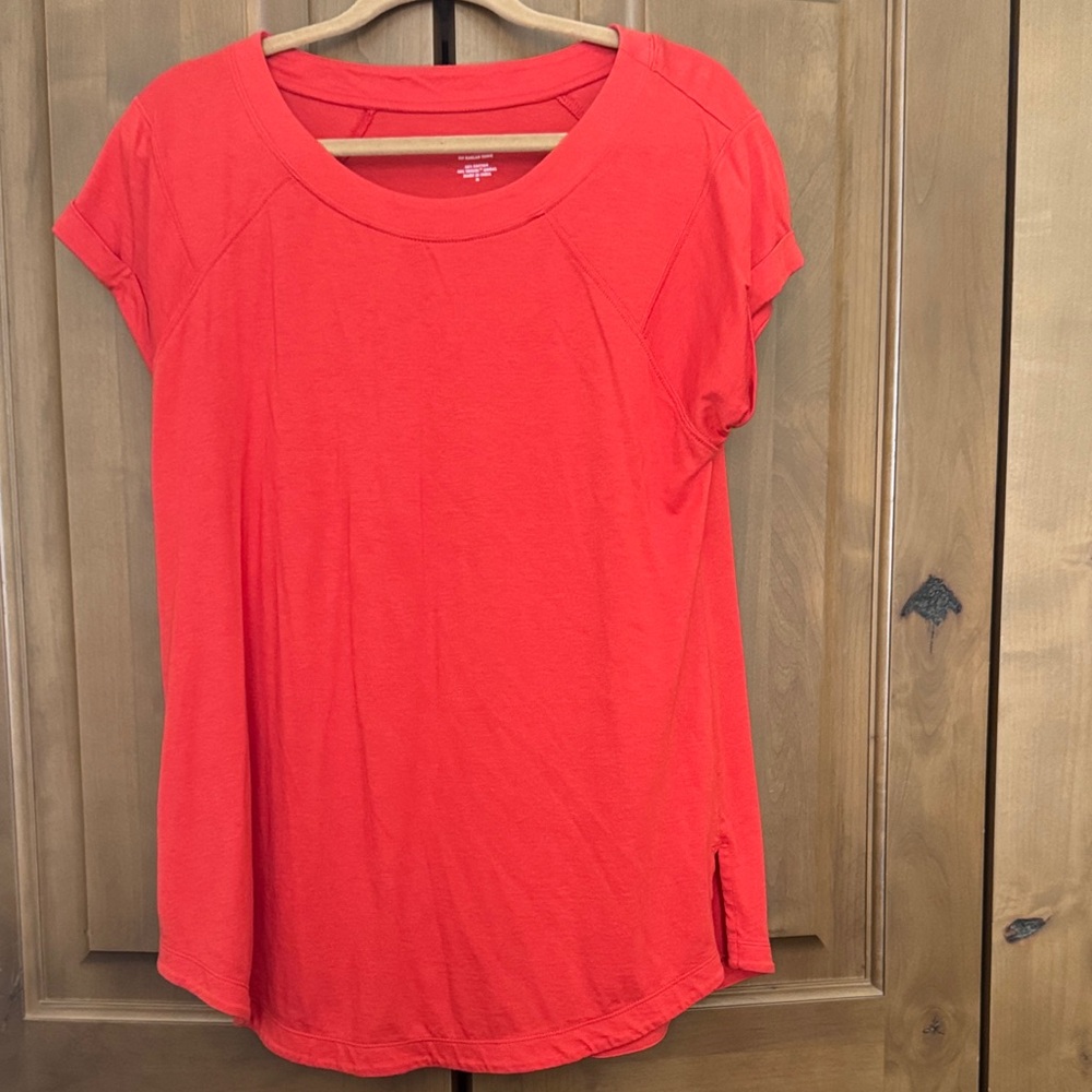 J. Jill Short Sleeve Scoop Neck Tee in Coral Red